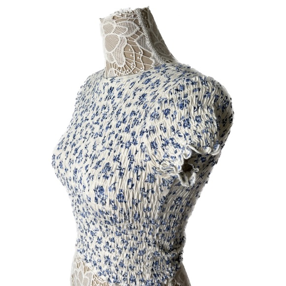 GORGEOUS Hollister blue and white floral top! C9 - Picture 3 of 7